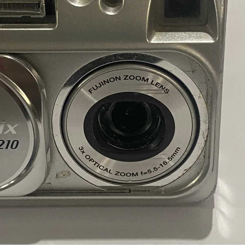 Fujifilm FinePix A210 3.2 MP Digital Camera Silver Fujinon 3x Optical Zoom VTG